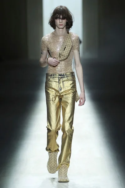 Look 28